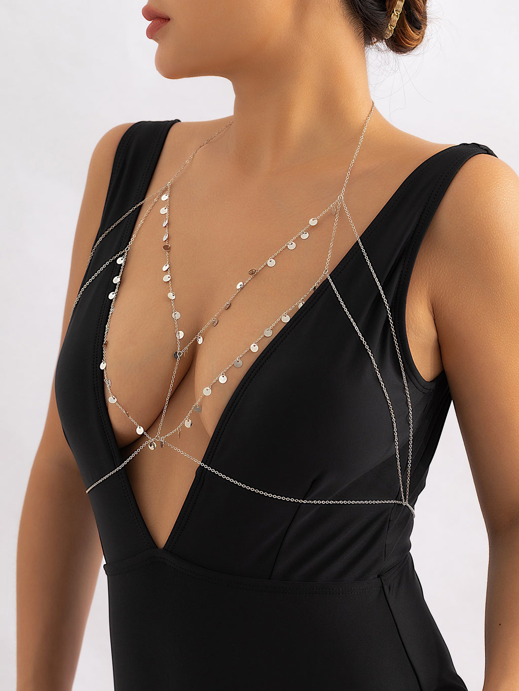 Minimalist street photo sequins, tassels, bikini chest chains, nightclubs, necklaces, sexy body chains, women
